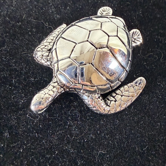 Jewelry - Silver Vintage SeaTurtle Figurine /Pendant”Good Luck Charm “